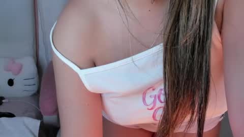 golden_issy online show from June 19, 3:33 am