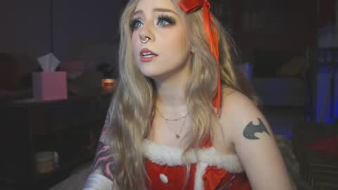 Snapshot of goldengoddessxxx chatting on December 27, 11:10 pm Sammy online show from December 27, 11:10 pm