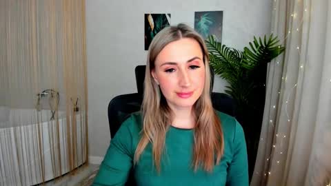 Olivia online show from February 28, 7:35 pm