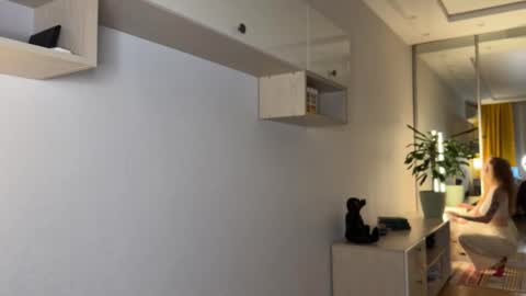 Polly online show from November 16, 1:44 pm