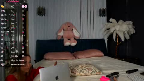 gooodgirlhere online show from August 6, 9:00 pm
