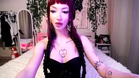 Snapshot of gothdesss chatting on January 24, 10:51 pm    online show from January 24, 10:51 pm