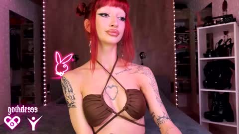 Snapshot of gothdesss chatting on October 6, 12:49 am    online show from October 6, 12:49 am
