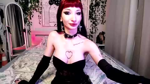 Snapshot of gothdesss chatting on February 21, 11:32 pm    online show from February 21, 11:32 pm