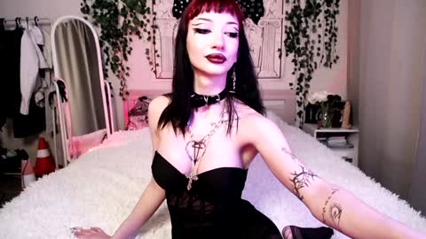 Snapshot of gothdesss chatting on February 6, 4:10 am    online show from February 6, 4:10 am