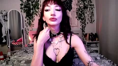 Snapshot of gothdesss chatting on January 12, 7:32 am    online show from January 12, 7:32 am