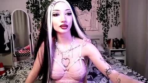 Snapshot of gothdesss chatting on January 11, 4:38 am    online show from January 11, 4:38 am