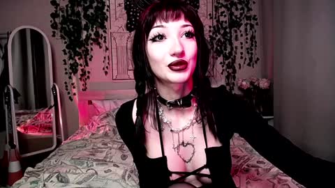 Snapshot of gothdesss chatting on December 23, 10:55 pm    online show from December 23, 10:55 pm