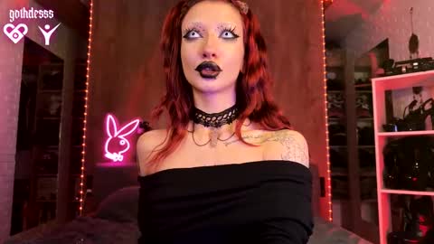Snapshot of gothdesss chatting on October 4, 10:25 pm    online show from October 4, 10:25 pm