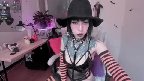 Snapshot of gothic_do11 chatting on October 19, 6:21 pm hi my name is Elizabeth nice to meet you online show from October 19, 6:21 pm