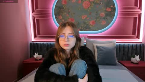 Snapshot of grace_blush chatting on October 19, 6:37 am Grace online show from October 19, 6:37 am