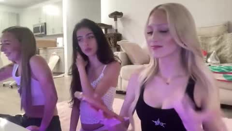 grace bailey online show from April 22, 4:20 am