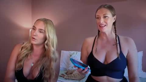 Green Eyed Goddess online show from January 6, 8:45 pm