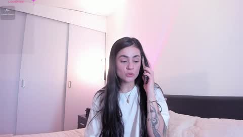 Snapshot of guccipussy1 chatting on December 18, 5:31 pm Elena online show from December 18, 5:31 pm