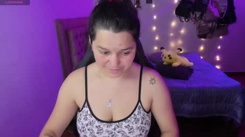 Snapshot of guinivere_blake chatting on December 29, 3:22 am Hello Im Julieta Im 25 years old welcome to my room have fun and be happy. online show from December 29, 3:22 am