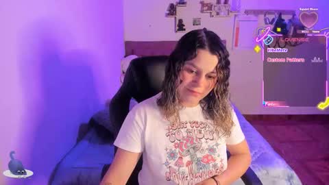 Snapshot of guinivere_blake chatting on October 21, 2:48 am Hello Im Julieta Im 25 years old welcome to my room have fun and be happy. online show from October 21, 2:48 am