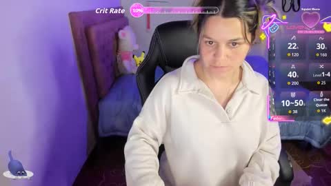 Snapshot of guinivere_blake chatting on October 5, 4:39 am Hello Im Julieta Im 25 years old welcome to my room have fun and be happy. online show from October 5, 4:39 am