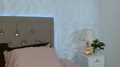 Gwen Drew online show from November 6, 3:18 pm