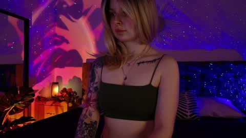 gwenhilton online show from January 17, 5:42 am