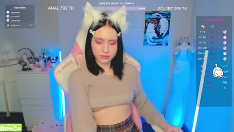 Snapshot of gylaxie chatting on February 15, 11:17 am online show from February 15, 11:17 am