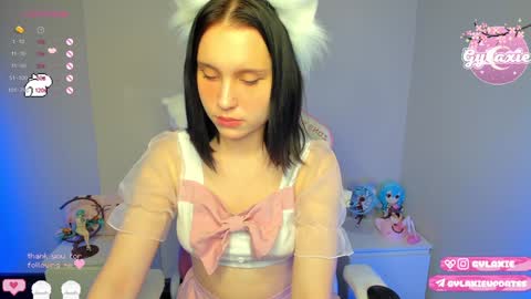 Snapshot of gylaxie chatting on December 4, 10:02 am online show from December 4, 10:02 am