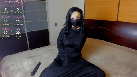 Snapshot of habibi_moon chatting on February 16, 2:33 am Linda online show from February 16, 2:33 am