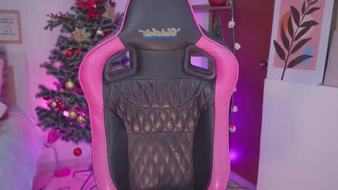 Hade online show from December 15, 6:57 pm