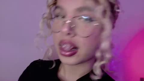 Haely online show from June 25, 5:12 am
