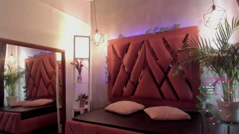 Haely online show from March 8, 7:18 pm