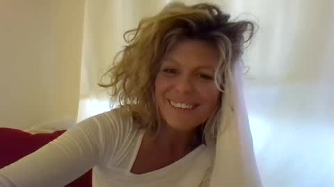 Snapshot of haileys123 chatting on February 2, 11:32 pm Hailey online show from February 2, 11:32 pm