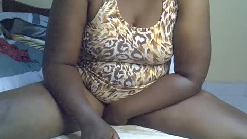 hairypussybigassy001 online show from December 15, 9:20 pm