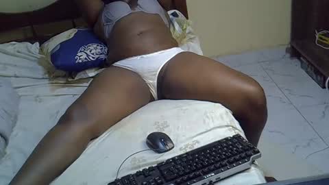 hairypussybigassy001 online show from December 16, 9:42 pm