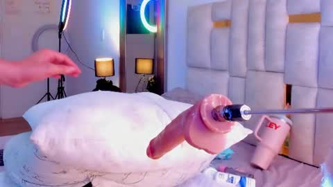 Halie  online show from June 25, 1:05 am