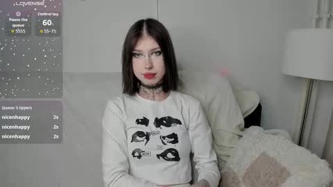 LunaandSara online show from March 16, 2:21 pm