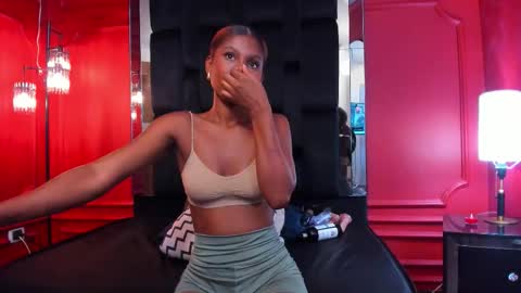 Halley Lorens online show from December 3, 7:27 pm