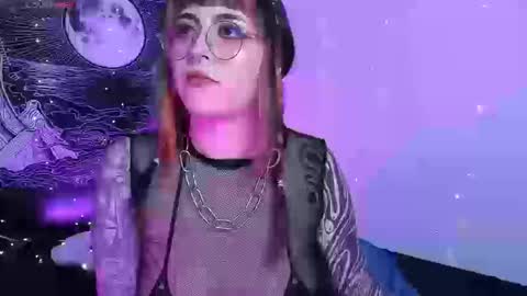 Snapshot of hallucigenia_sparza chatting on September 19, 10:31 pm Hallu online show from September 19, 10:31 pm