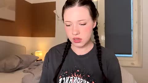 hanahwoods online show from June 15, 3:40 am