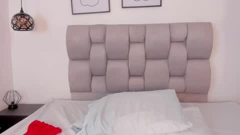 hanna__evans_ online show from October 9, 12:31 pm