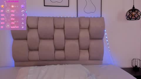 hanna__evans_ online show from January 8, 5:50 pm