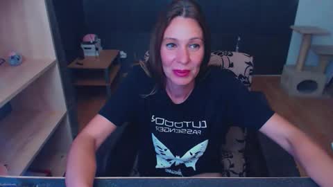 hanna_ha online show from May 29, 7:23 pm