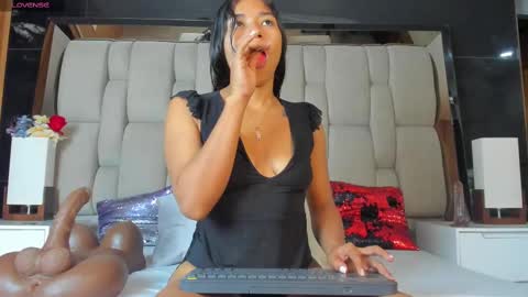 Hanna lens online show from March 10, 2:16 pm