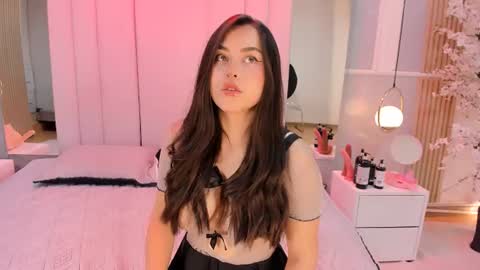  Hanna Collins  online show from July 7, 1:14 pm