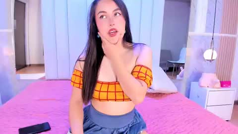  Hanna Collins  online show from June 22, 12:57 pm