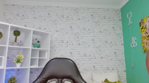 Hannah  online show from November 23, 11:23 am