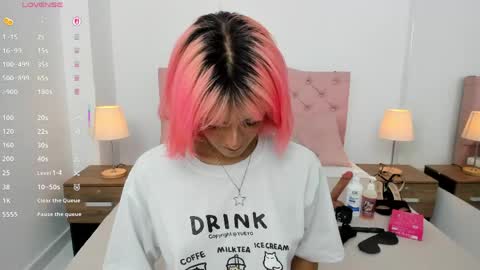 Hannah online show from April 30, 7:52 pm