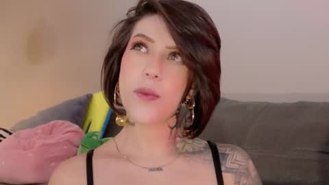 Hannah  online show from June 11, 2:53 am