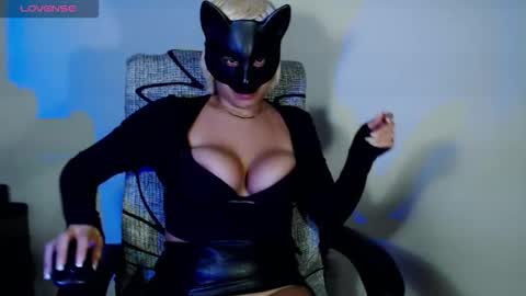 hannah kiim online show from December 1, 4:38 am