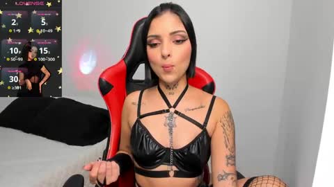 Hannah Milton online show from May 6, 8:02 pm