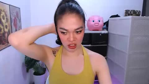 HANNAH online show from April 29, 2:37 am