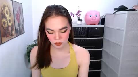 HANNAH online show from April 30, 1:44 am